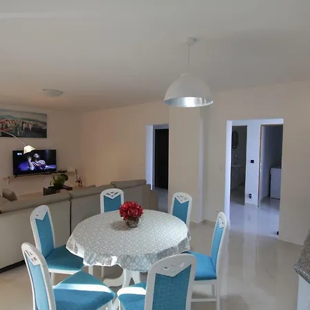 Paola Apartment *